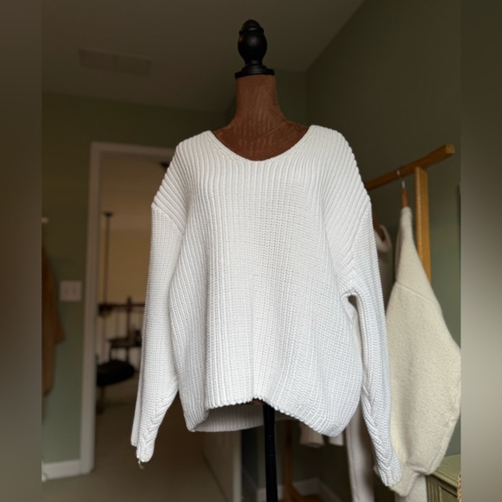 H&M White V-Neck Relaxed Fit Long Line Knit Sweater